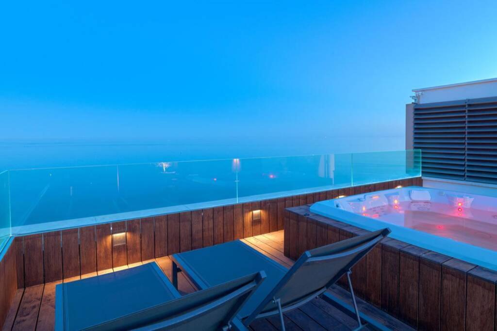 Apartament D&R Penthouse On The Beach Malaga Zewnętrze zdjęcie